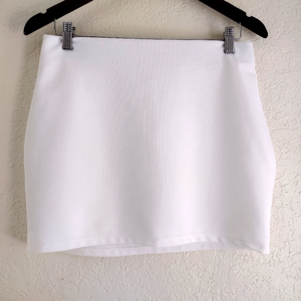 Zara Ribbed White Mini Skirt - Picture 2 of 6